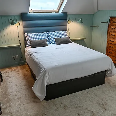 Vintage Balcony 4*
