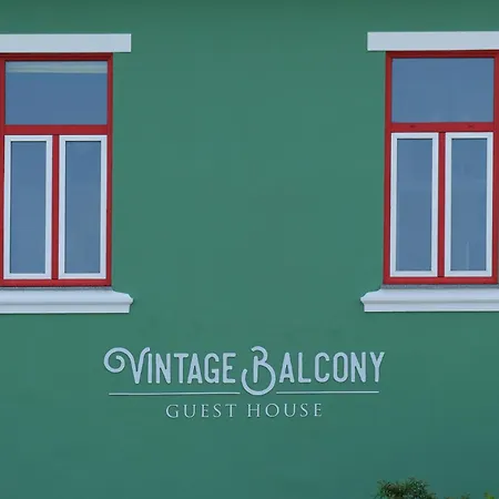 Vintage Balcony & オヴァール
