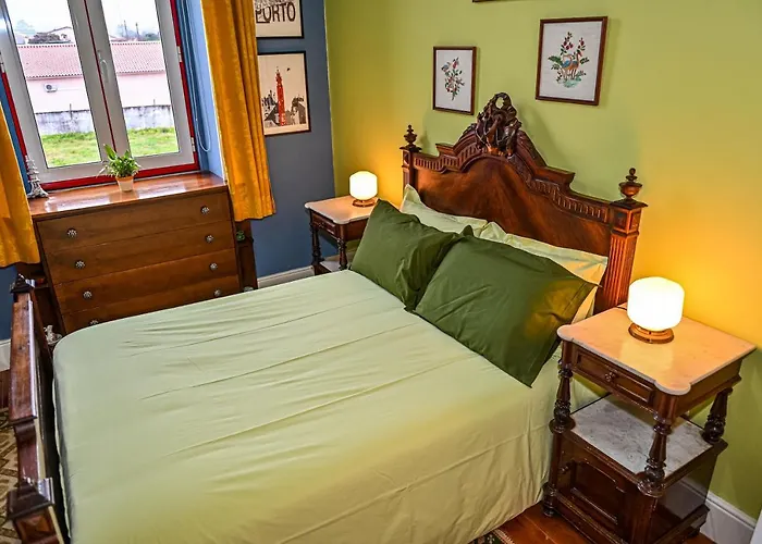 Vintage Balcony & Ovar