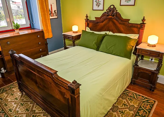 Vintage Balcony & Ovar