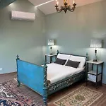 Vintage Balcony & Gasthuis 4*