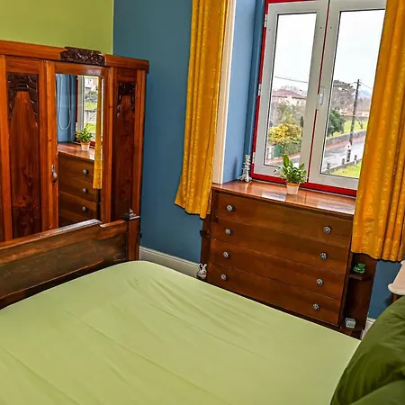 ゲストハウス Vintage Balcony & オヴァール