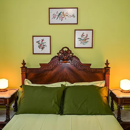 Vintage Balcony & ゲストハウス 4*