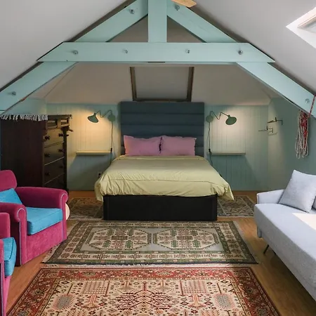 بيت ضيافة Vintage Balcony & 4*