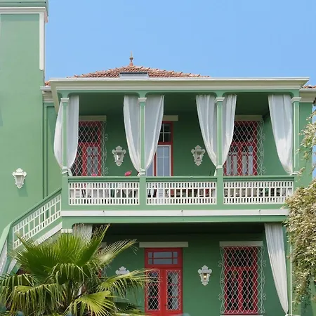 Vintage Balcony 4*