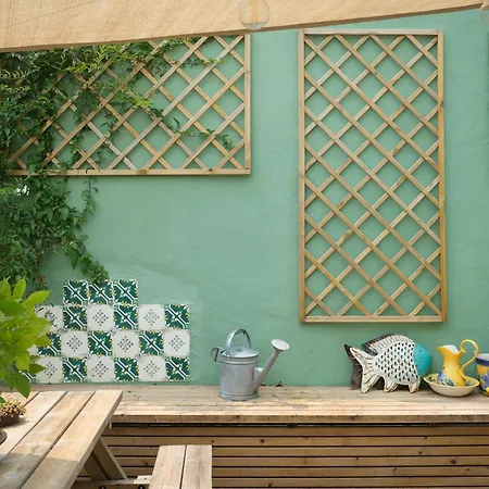 Vintage Balcony 4*