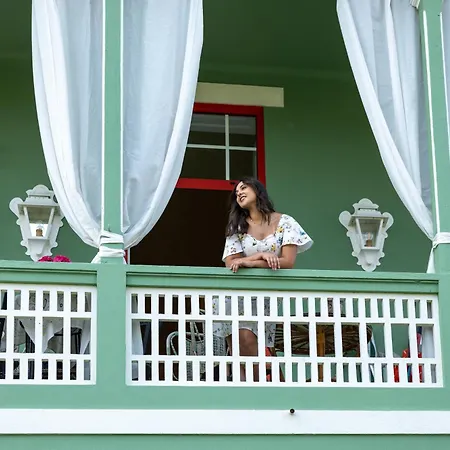 Vintage Balcony & オヴァール