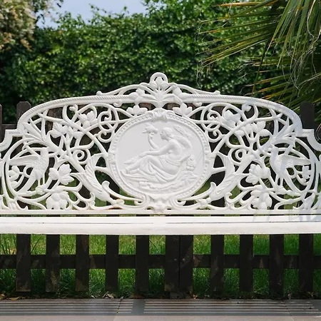 ゲストハウス Vintage Balcony