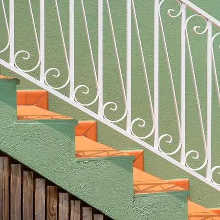 Vintage Balcony Πανσιόν 4*