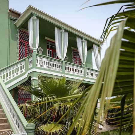 بيت ضيافة Vintage Balcony & أوفار