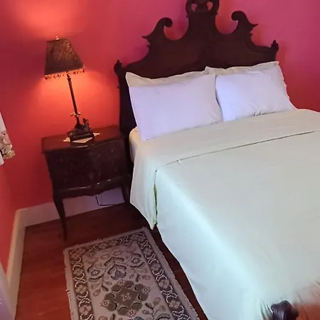 Vintage Balcony & ゲストハウス オヴァール