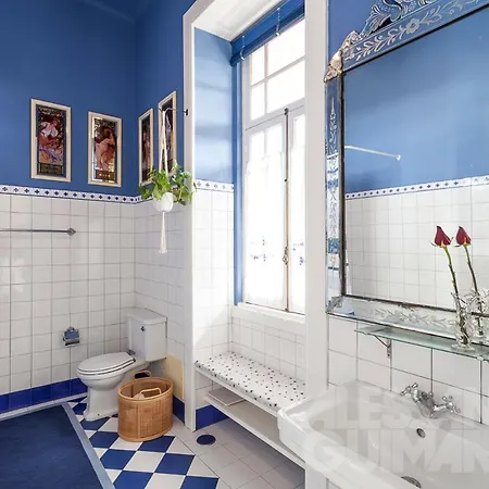 ゲストハウス Vintage Balcony & オヴァール