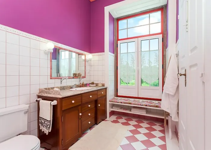 Vintage Balcony & أوفار