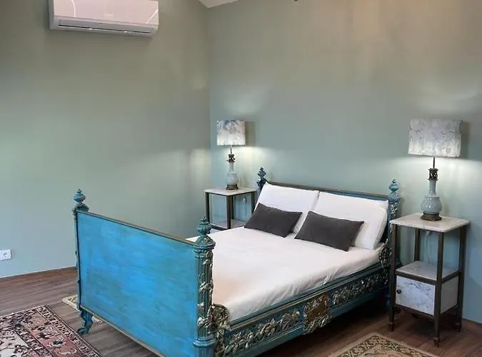 Vintage Balcony & Maison d'hôtes 4*