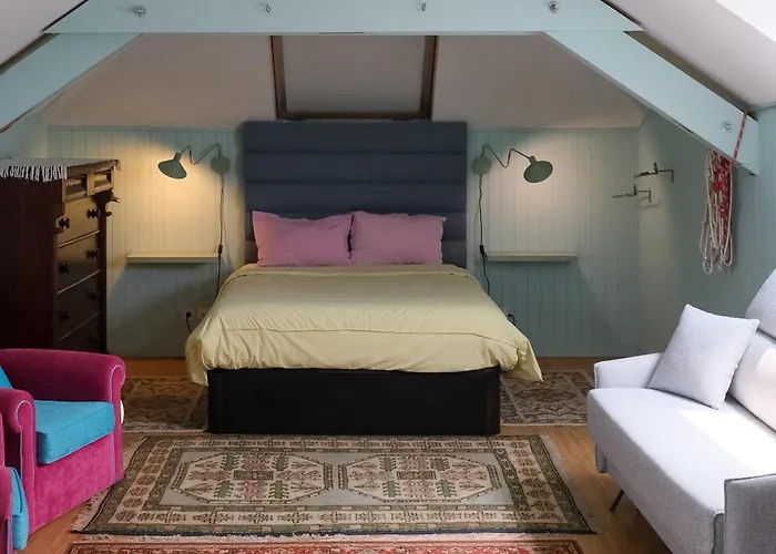 Maison d'hôtes Vintage Balcony & 4*