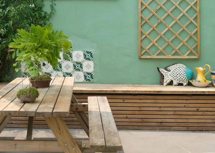 Vintage Balcony & Ovar